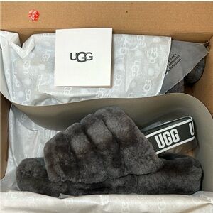 NWT UGG FLUFF YEAH SLIDE CLASSIC IN GREY GRAY - size 7